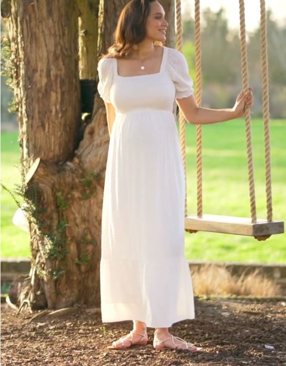 The Best White Maternity Dresses for Your Photoshoot - Studio 29  Photography Blog