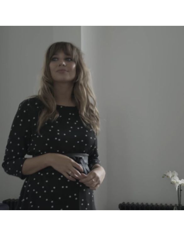NOIRE RAYÉ BLANC - robe à col rond maternité, allaitement, postpartum –  Nine clothing - maternité évolutive