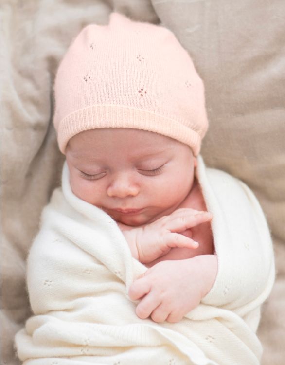 Imagen de Mini gorro de punto de algodón y cachemir rosa para bebé