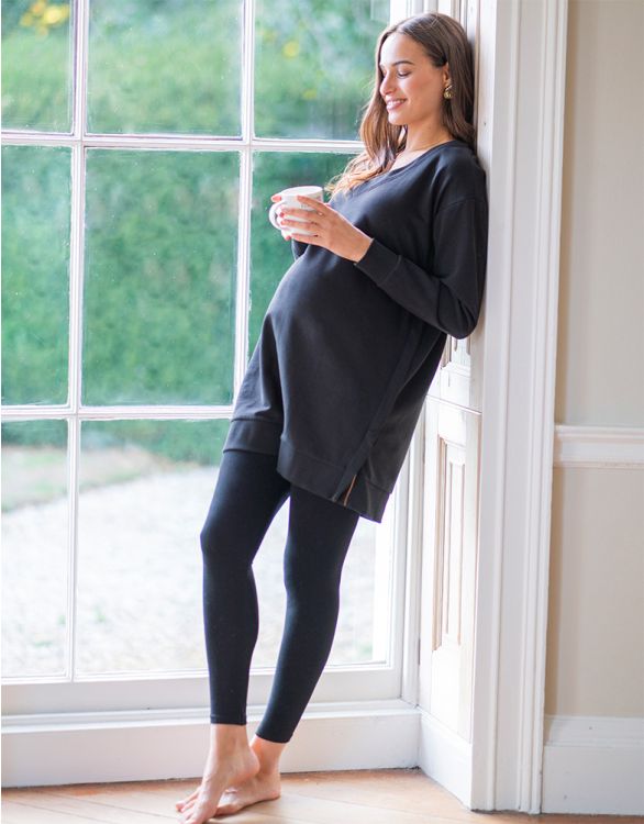 afbeelding voor Zwarte trui met V-hals voor zwangerschap en borstvoeding