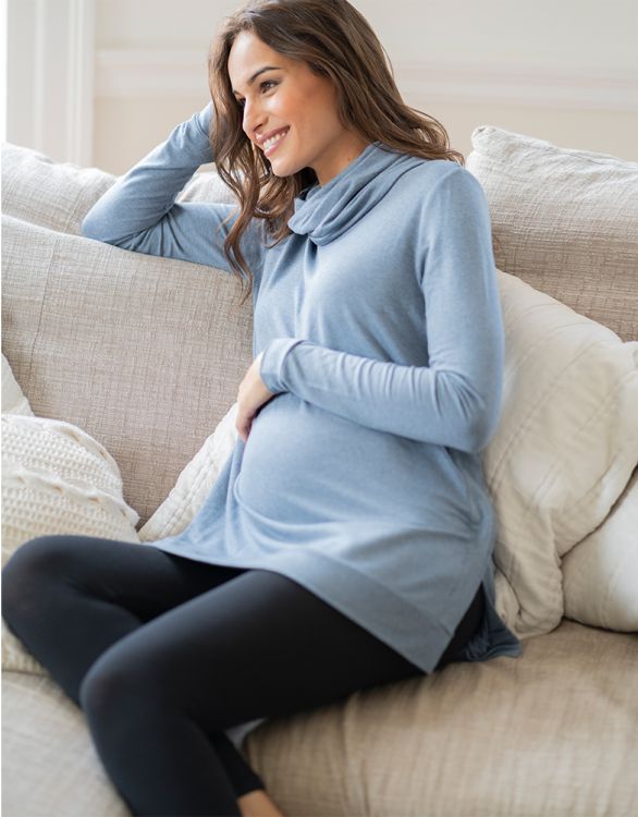 afbeelding voor Hemelsblauw zwangerschaps- en borstvoedingshirt met rolkraag