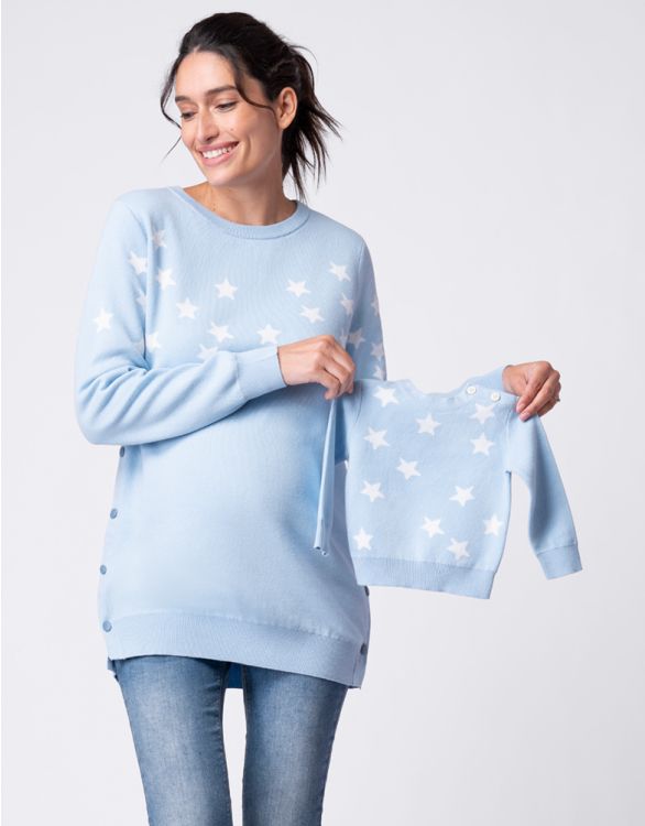 Imagen de Conjunto de jerséis de punto con estrellas azules a juego de Mama & Mini