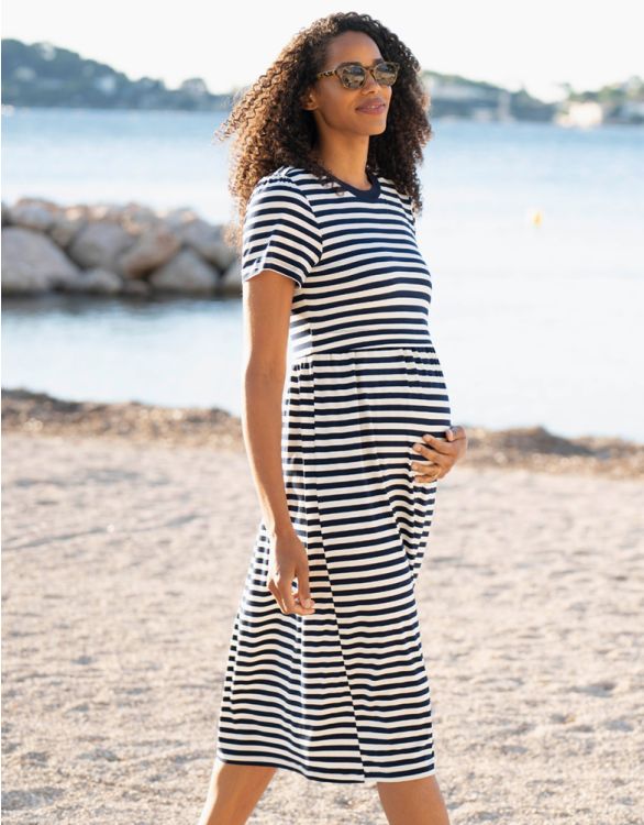 afbeelding voor Midi marineblauwe en witte streep zwangerschapsjurk tot verpleegkiel T-shirtjurk
