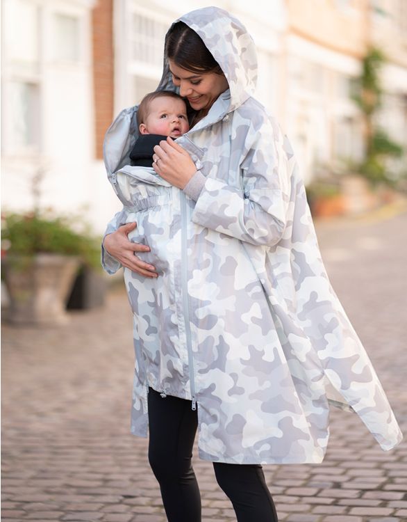 afbeelding voor 3 in 1 Maternity to Babywearing Waterproof Packaway Jacket – Grey Camouflage